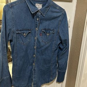 Levi’s women’s denim shirt
